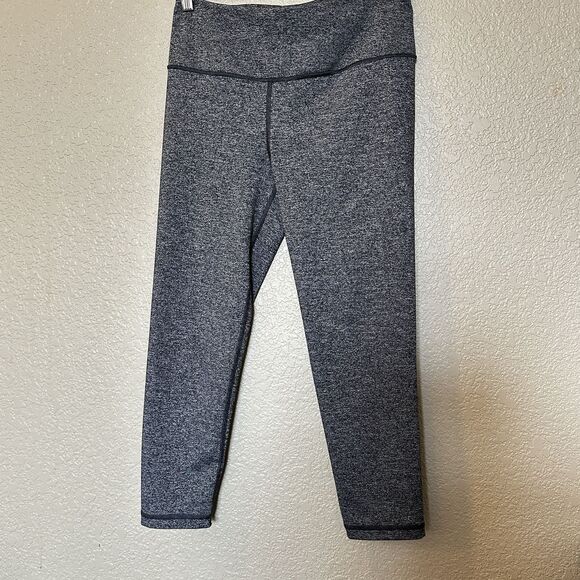 Victoria's Secret Sport Capri Knockout Leggings - Heather Gray Womens Size Small - Picture 1 of 5